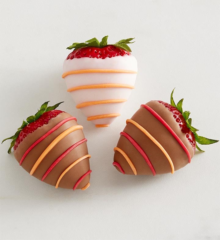 Classic Cheesecake Bites™ With Berries